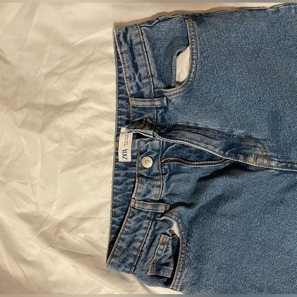 High Waisted Jeans - Picture 3 of 3